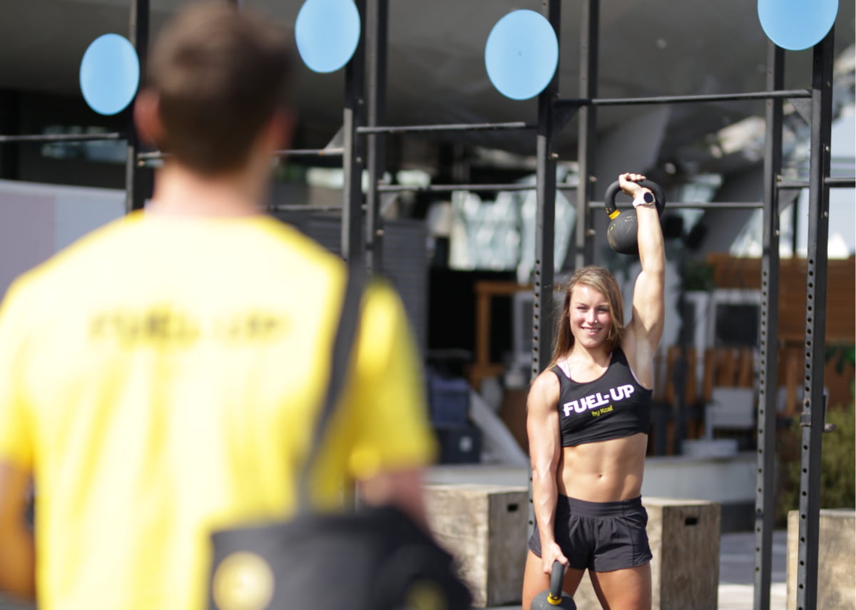 Couple training hard to burn fat and gain muscle