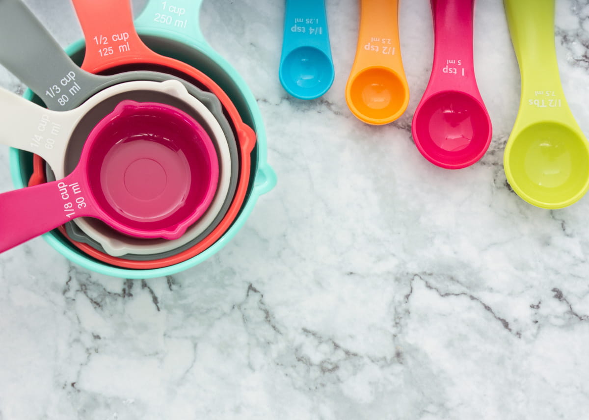 A range of measuring cups and spoons to accurately calculate macros