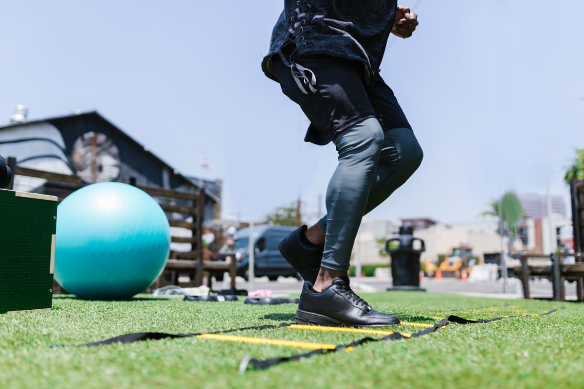 man_doing_circuit_training