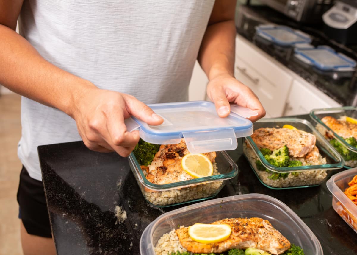 Preparing meals with sufficient macronutrients