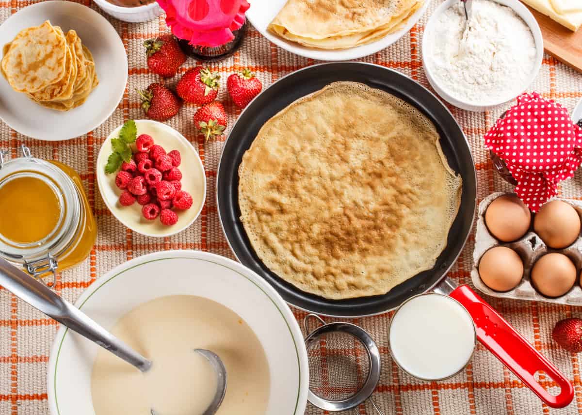 Ingredients for healthy banana pancakes